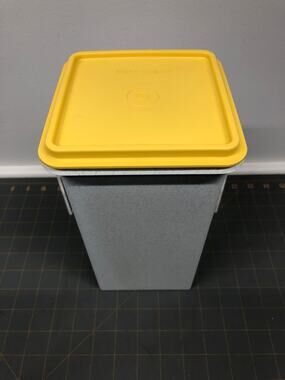 Tupperware Grey Speckled White Yellow Lid Cracker Keeper 1314-1 & 1315-3